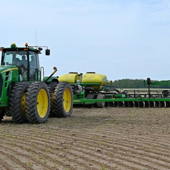 Сельхозтехника John Deere отечественной сборки появится в Казахстане